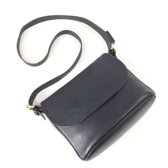 Coach Handbags - Vintage Coach Fletcher leather crossbody handbag